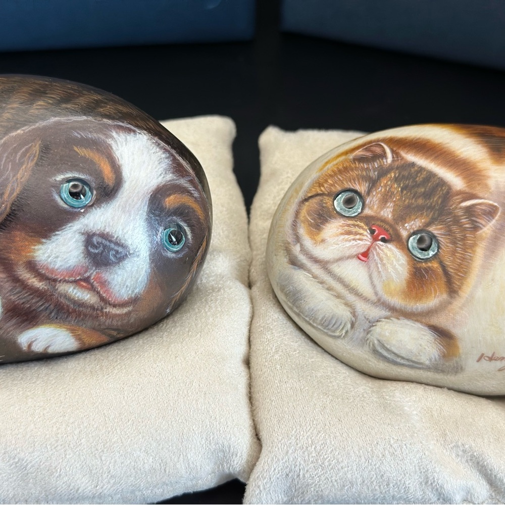 🐾Vintage Henry Lee Hand Painted Artstone Dog & Cat w OG Boxes Signed Paperweight
